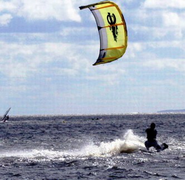 Kitesurfing